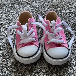 Baby girls converse all stars ( like brand new )